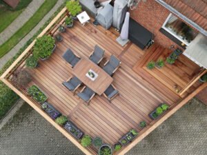 42x Guyana Teak (Basralocus) Terrassendielen, 25×140 mm, KD, glatt/glatt 3960mm (166 lfm)