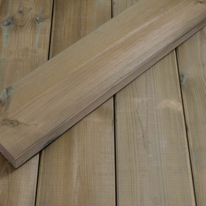 Kiefer Terrassendielen, kesseldruckimprägniert grün, Kanten gefast Naturholz