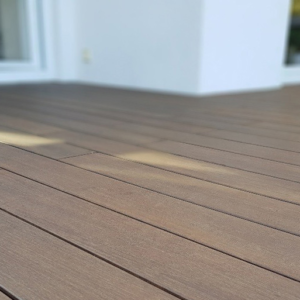 Moso-Bambus Terrassendielen, 20×137 mm thermobehandelt, fein/glatt, roh, 3 Stk./Bund, seitlich genutet, stirnseitig Nut & Feder