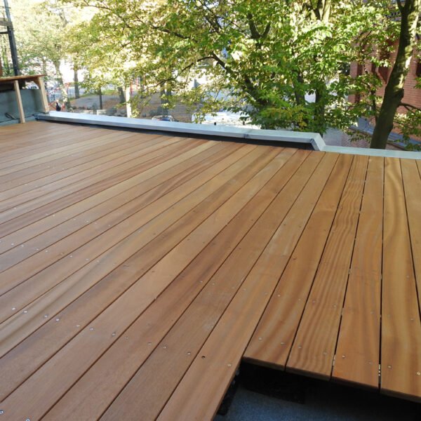 Tatajuba Terrassendielen schnell lieferbar