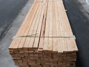 36x Kanadische Lärche Rhombusleisten, 20×68 mm, KD, 15° Schräge, fein gesägt, Kanten gerundet 4270mm (154 lfm)